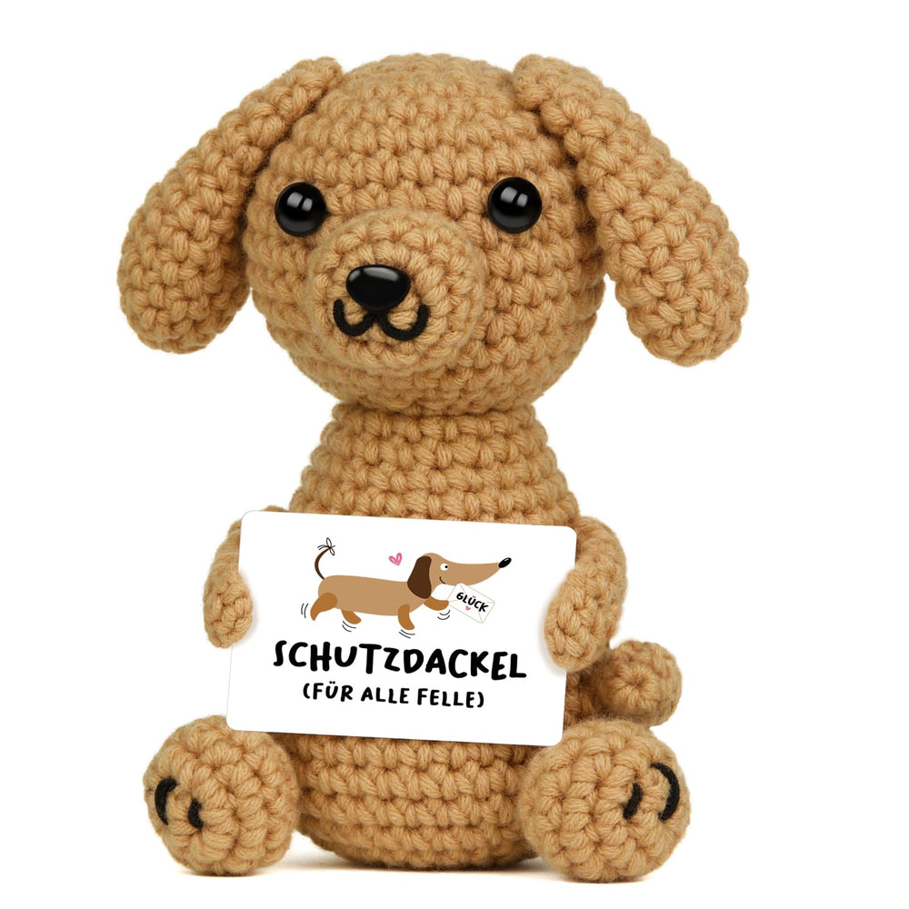 Gehäkelter Schutzdackel mit Karte von Giftasy